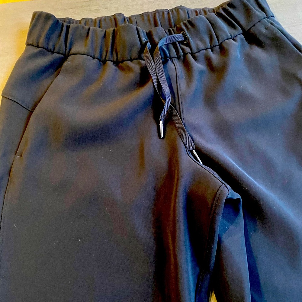 Lululemon stretch black pants, size 6, ankle 7/8 length, like new